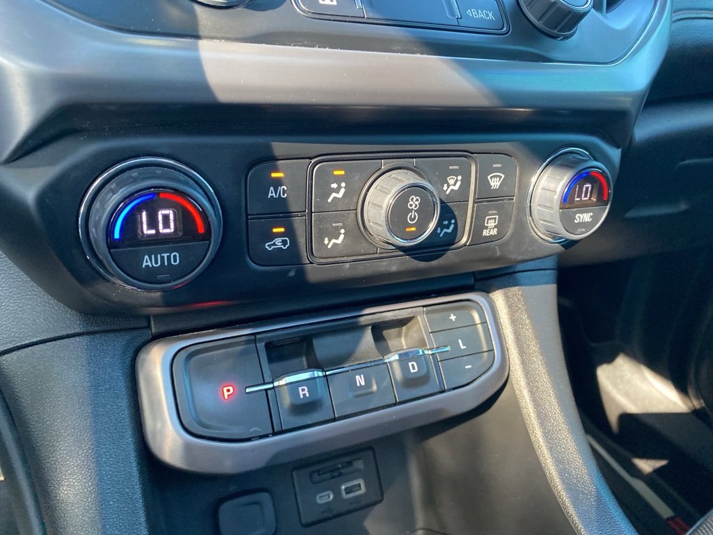 Used 2022 GMC Acadia AT4 w/ Technology Package image 18