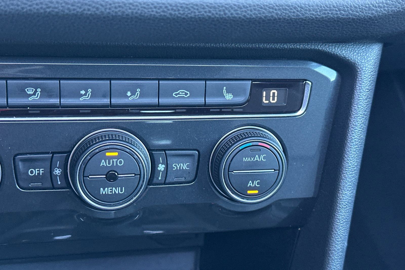 Used 2019 Volkswagen Tiguan SEL R-Line image 31