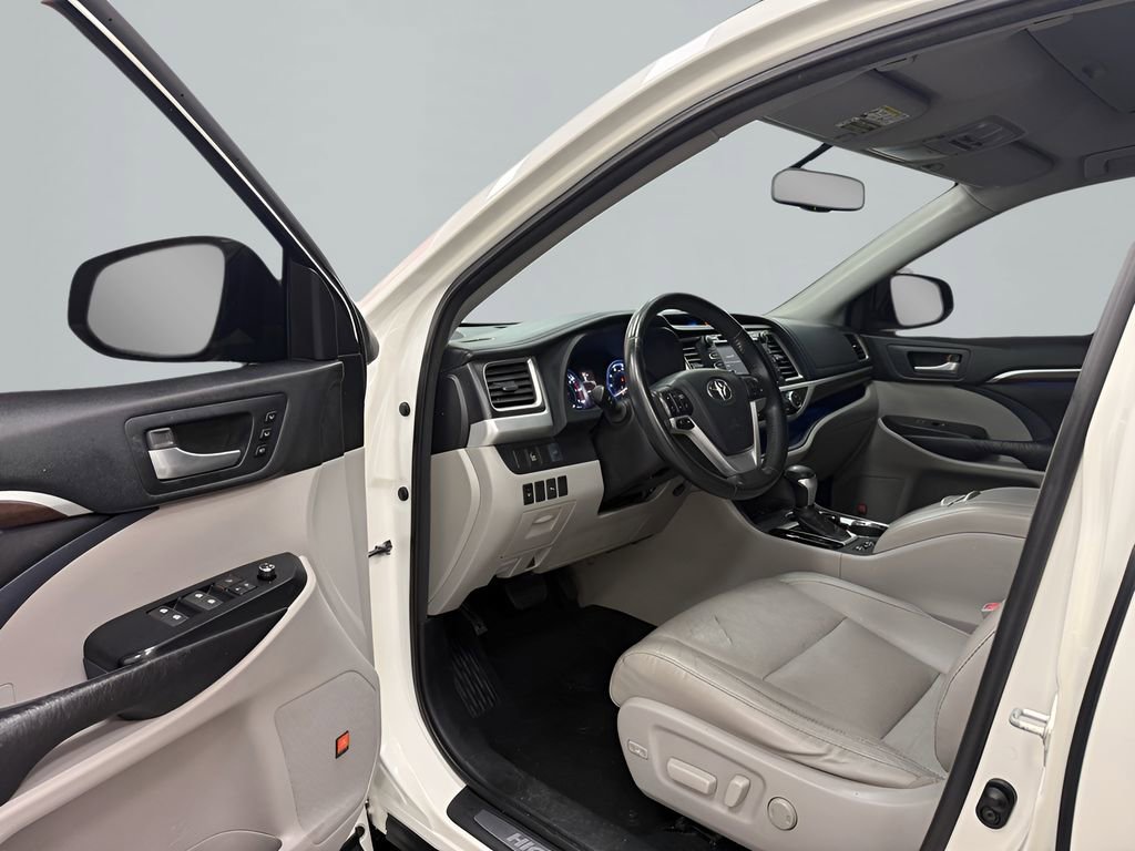 Used 2015 Toyota Highlander Limited image 9