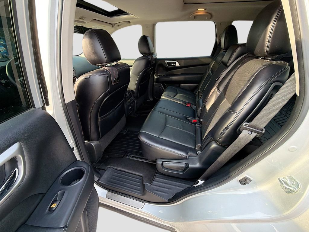 Used 2020 Nissan Pathfinder Platinum image 29