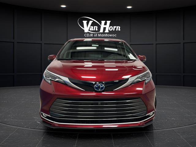 Used 2024 Toyota Sienna Platinum FWD image 2