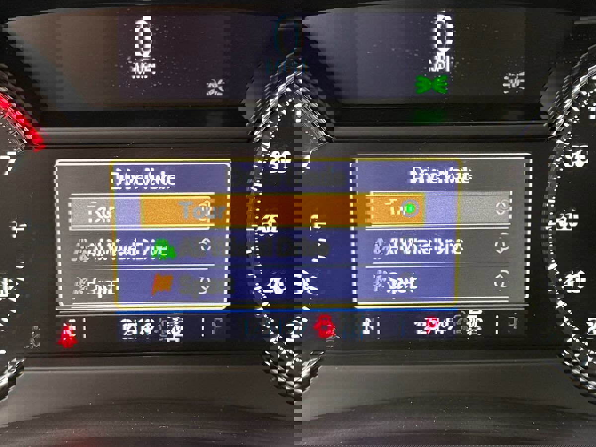 Used 2019 Cadillac XT4 Premium Luxury image 18