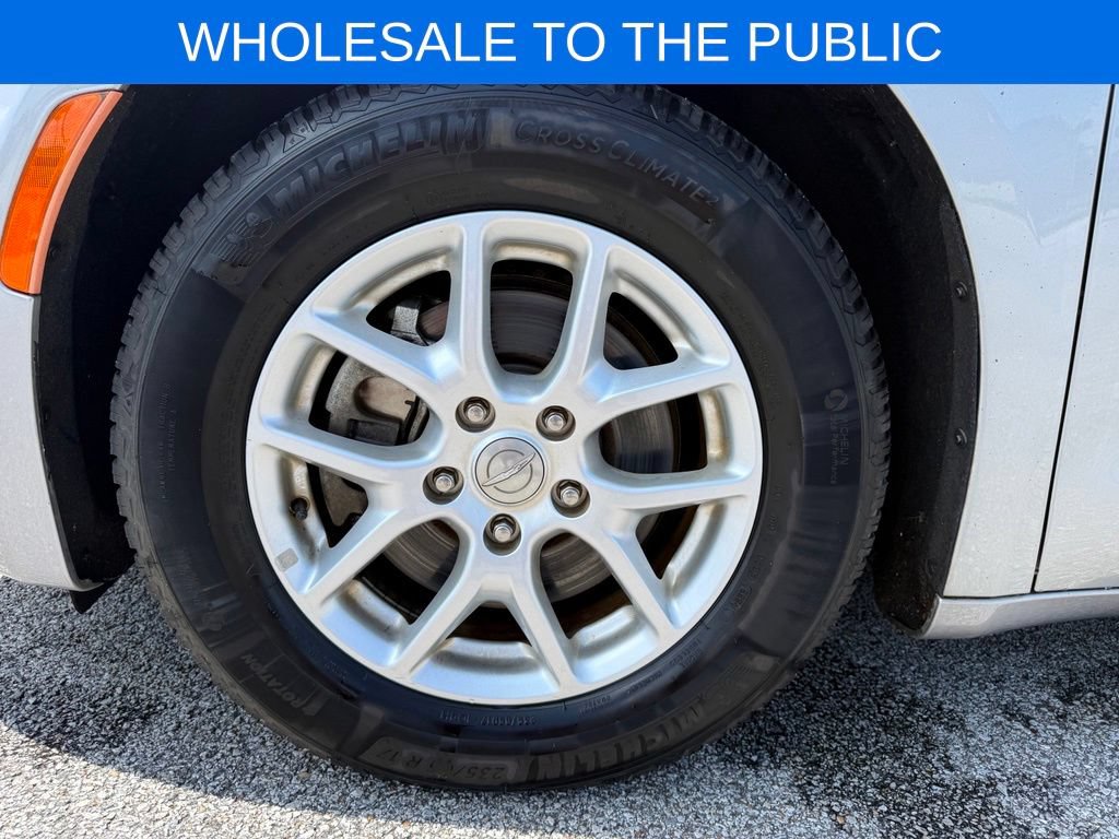 Used 2020 Chrysler Pacifica Touring-L FWD image 22