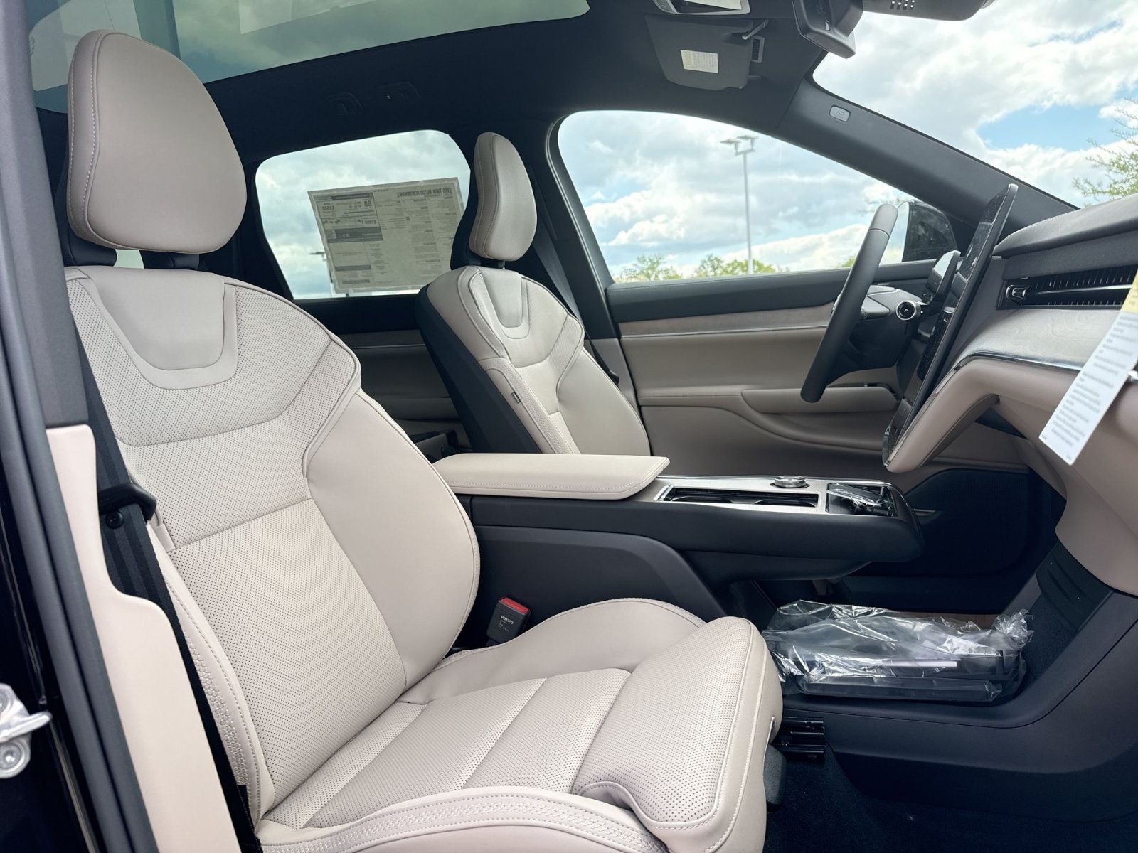 New 2026 Volvo EX90 Plus AWD/4WD image 28