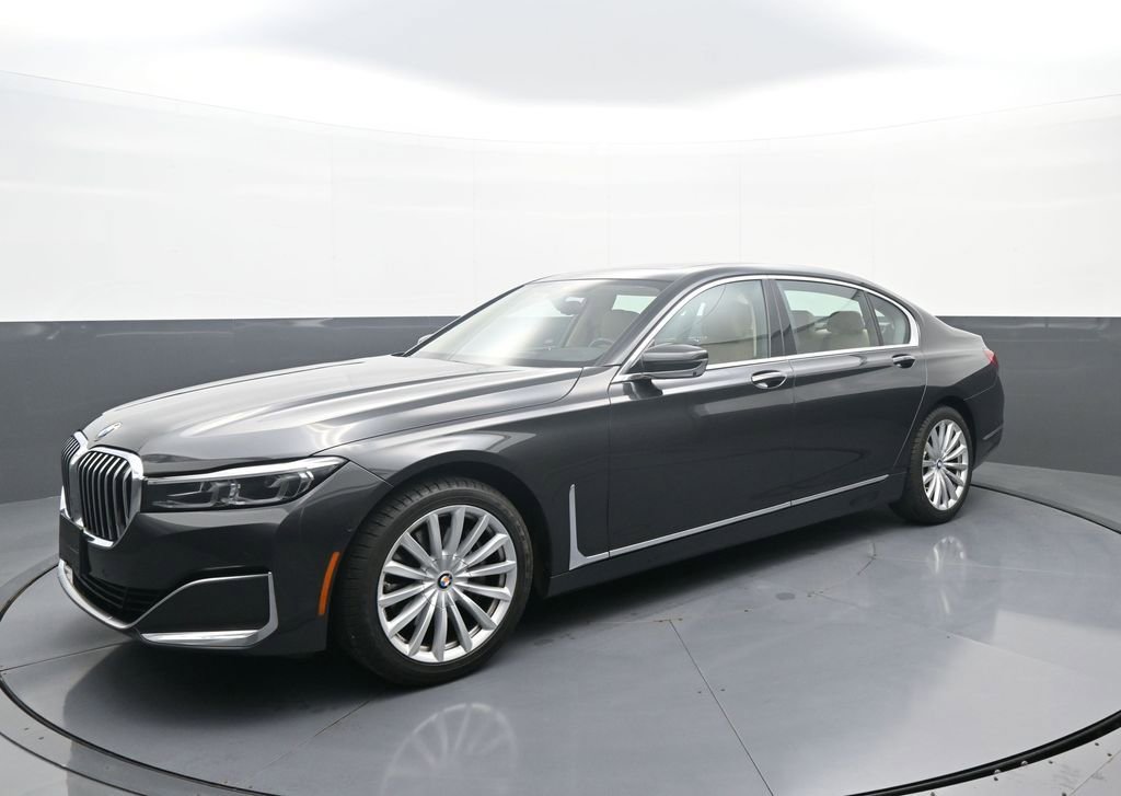 Used 2022 BMW 740i xDrive w/ Premium Package image 4