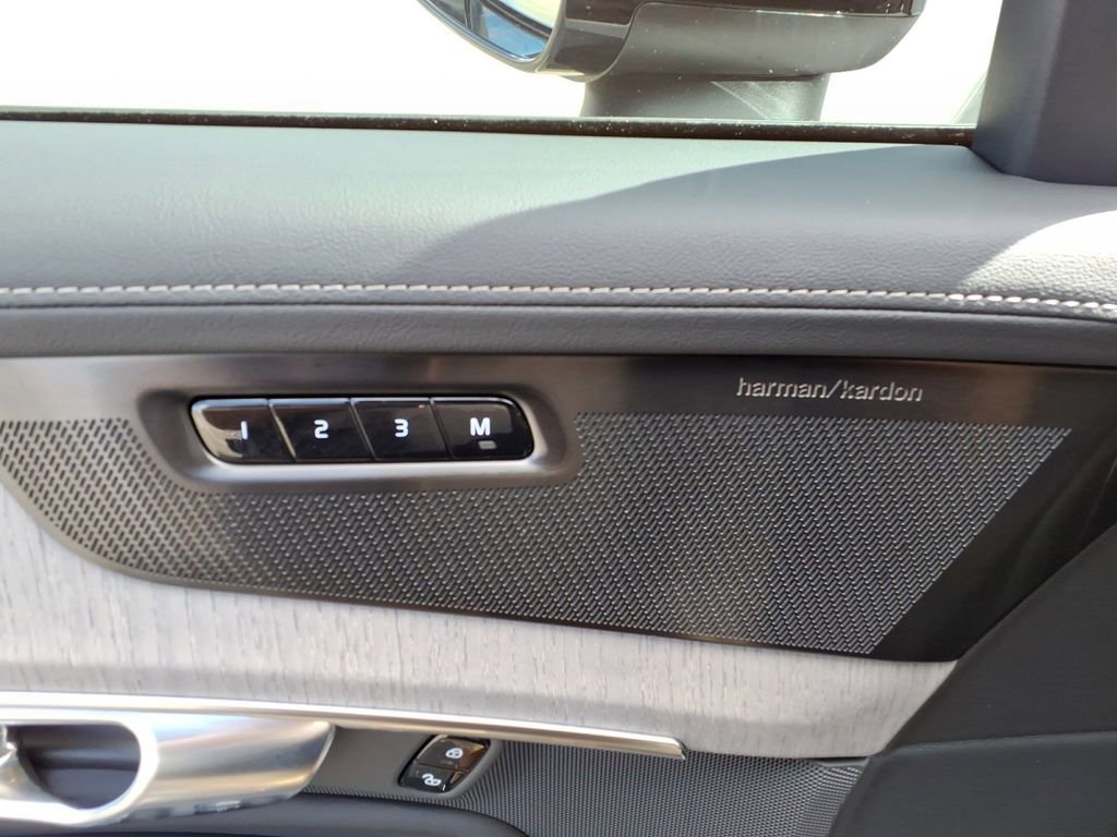 New 2026 Volvo XC90 T8 Ultra w/ Lounge Package image 12