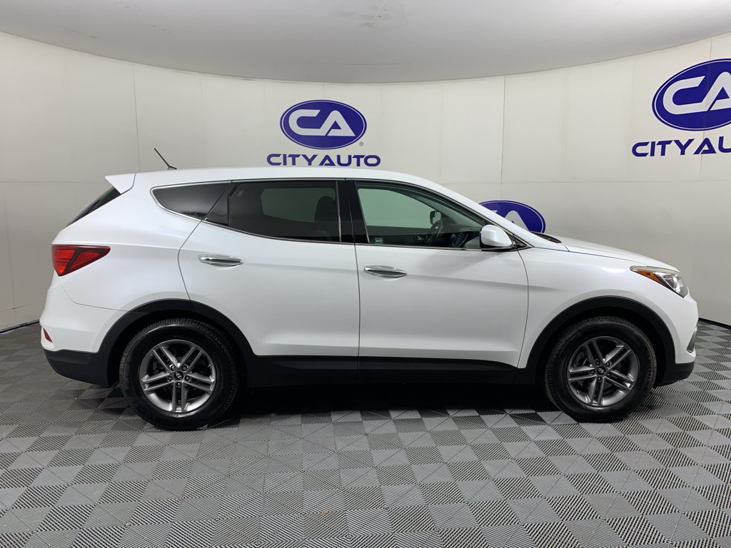 Used 2018 Hyundai Santa Fe Sport FWD image 2