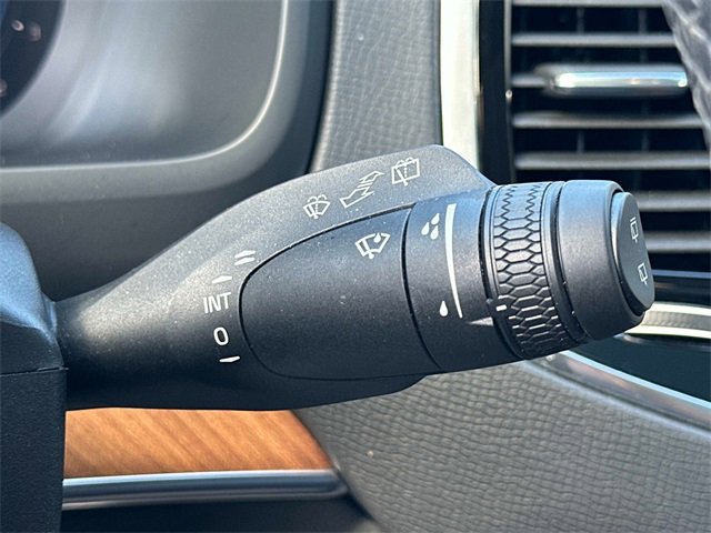 Used 2023 Volvo XC90 B6 Plus image 10