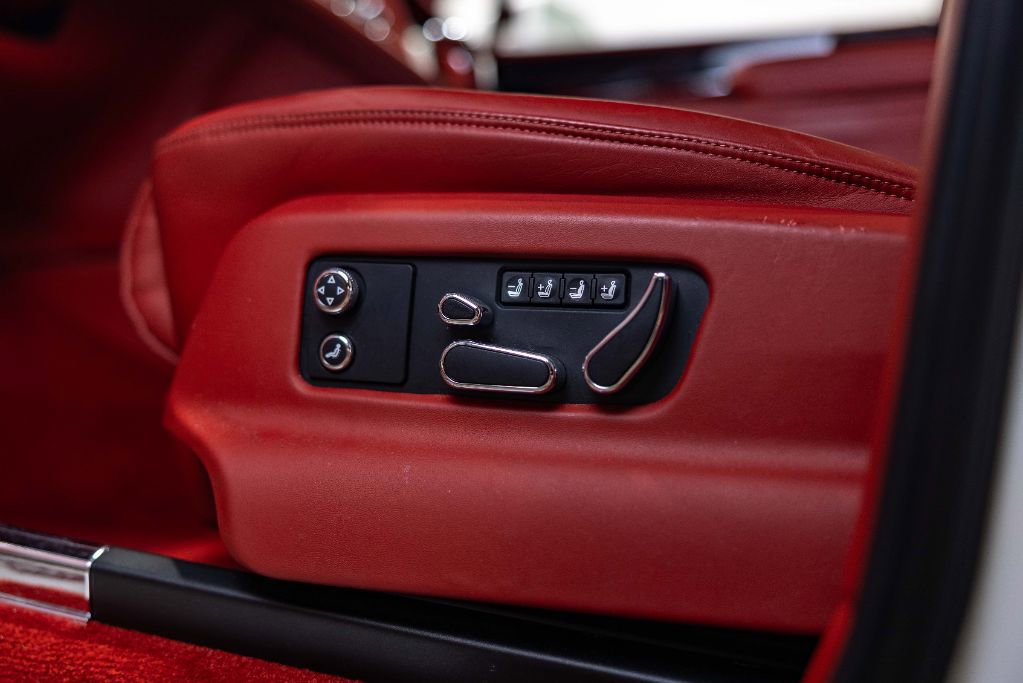 Used 2022 Bentley Bentayga image 12