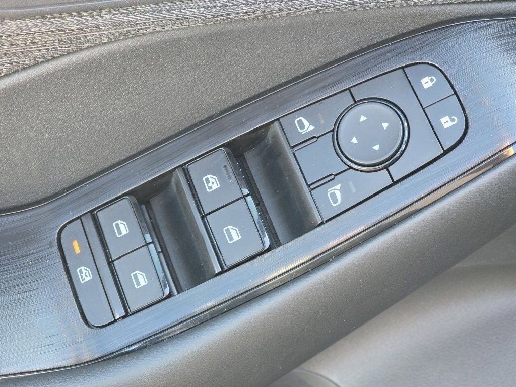 Used 2023 Nissan Rogue S image 19