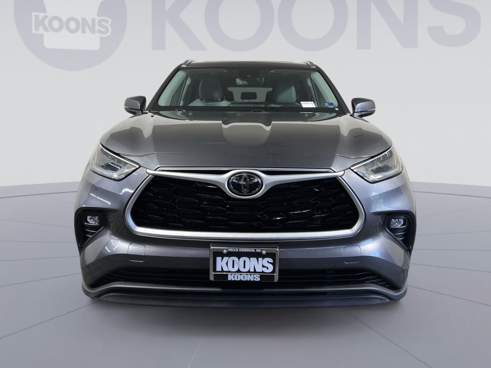 Used 2021 Toyota Highlander XLE AWD/4WD image 4
