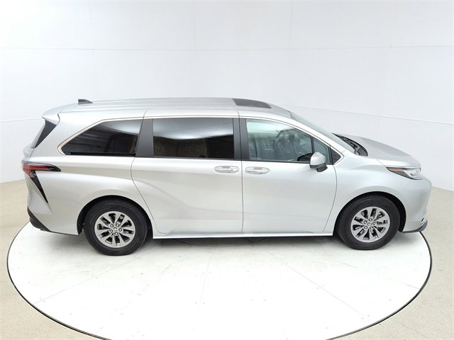 Used 2022 Toyota Sienna XLE image 20