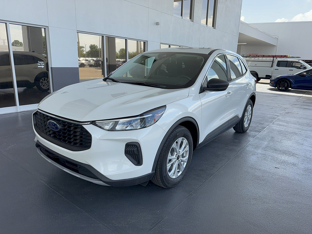 Certified 2023 Ford Escape Active w/ Tech Pack #1 FWD image 2