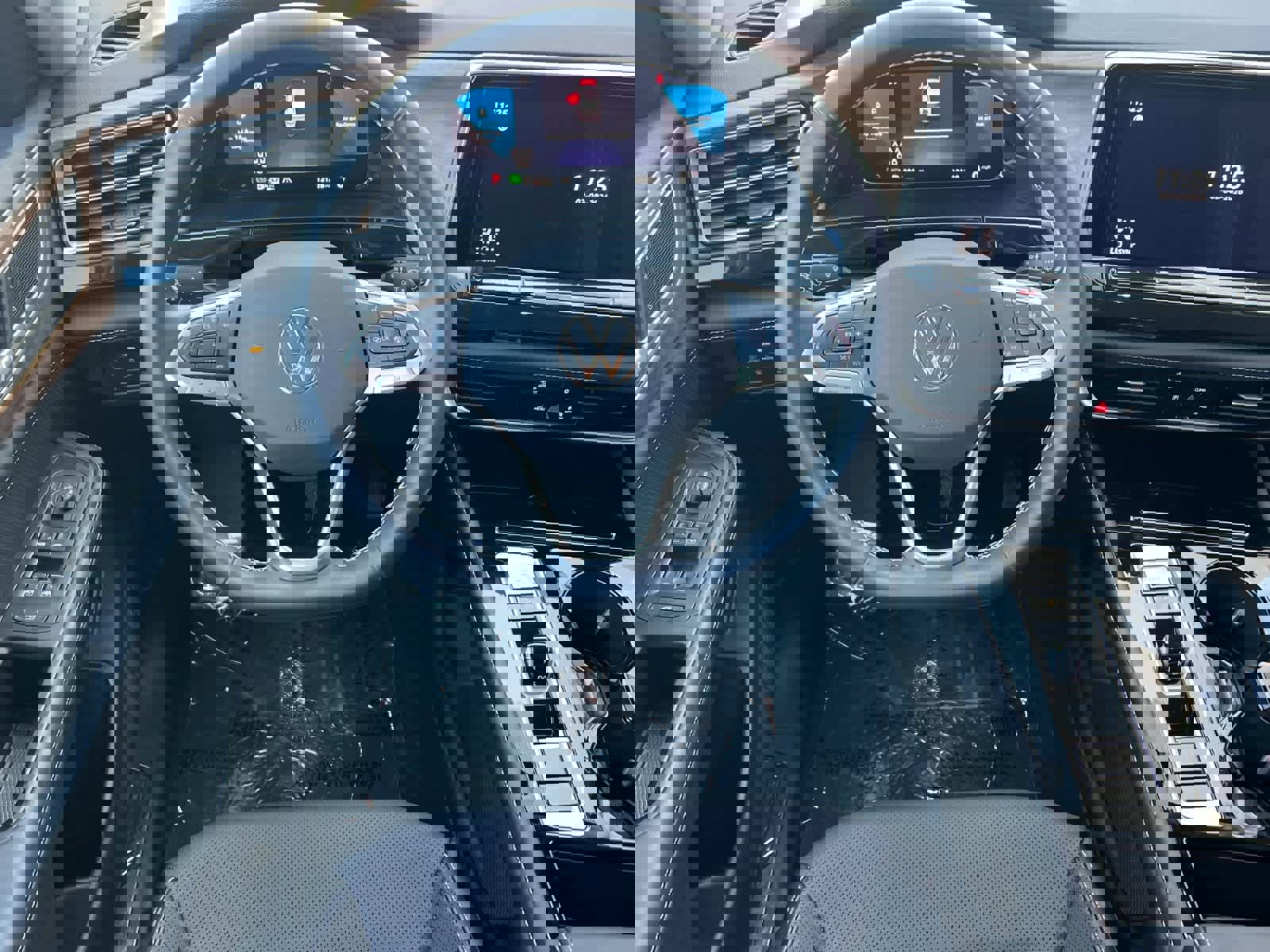 Used 2025 Volkswagen Atlas SE image 15