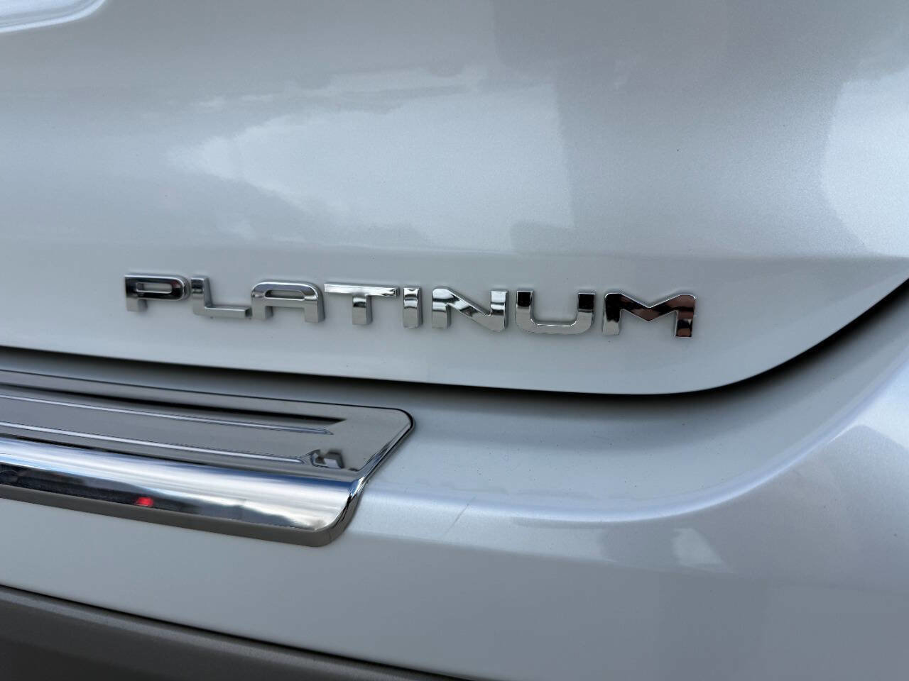 Used 2024 Toyota Highlander Platinum AWD/4WD image 11