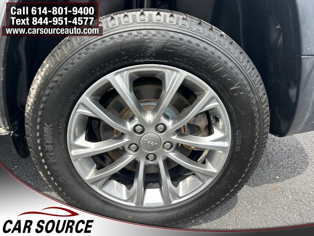 Used 2019 Jeep Cherokee Latitude Plus w/ Cold Weather Group AWD/4WD image 15