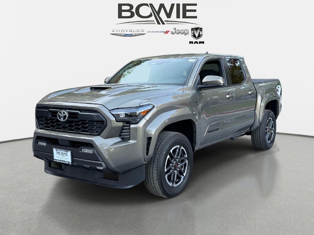 Used 2025 Toyota Tacoma TRD Sport AWD/4WD image 5