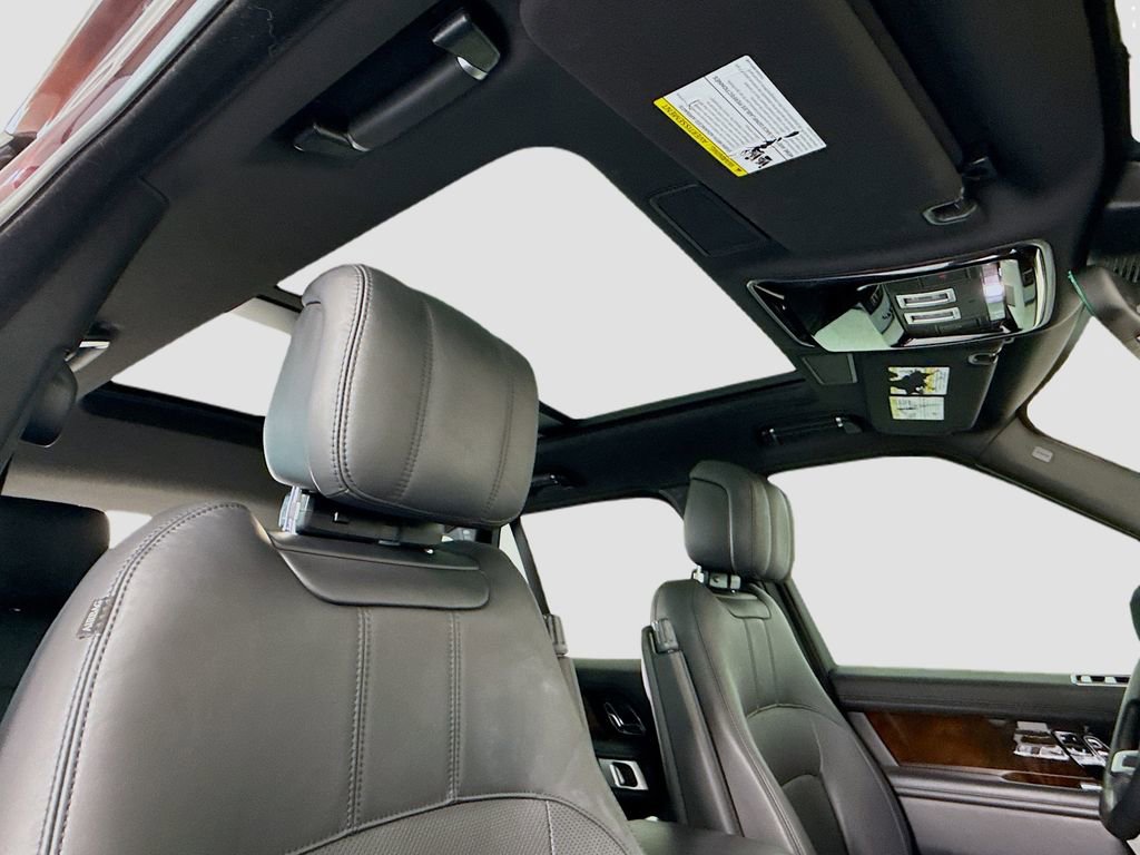Used 2020 Land Rover Range Rover HSE image 19