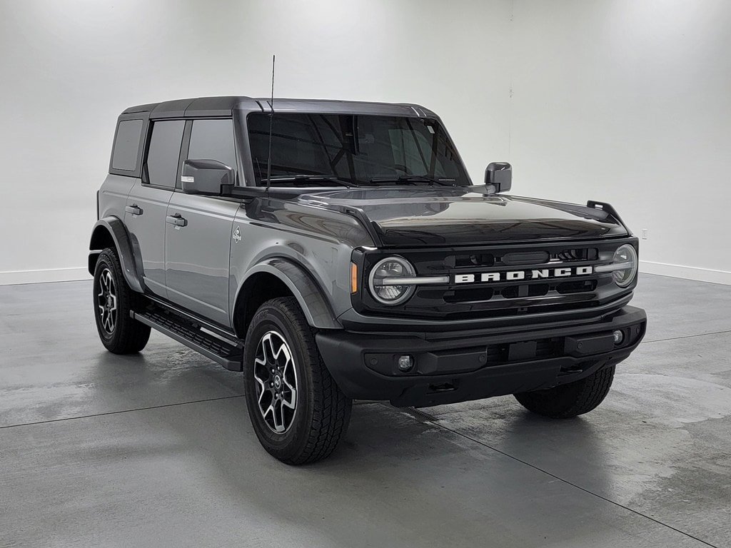 Used 2024 Ford Bronco Outer Banks AWD/4WD image 2