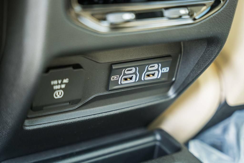 New 2025 Jeep Grand Cherokee L Limited w/ Luxury Tech Group II AWD/4WD image 37