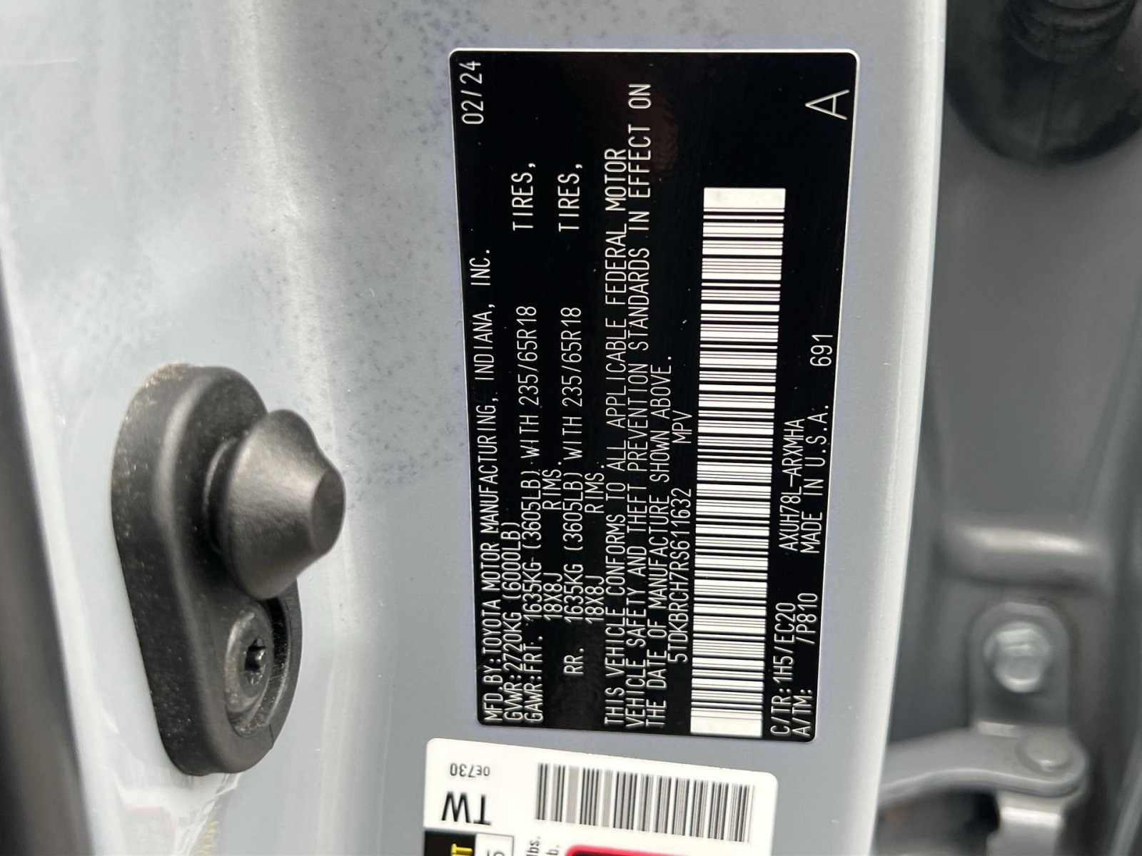 Used 2024 Toyota Highlander XLE AWD/4WD image 40