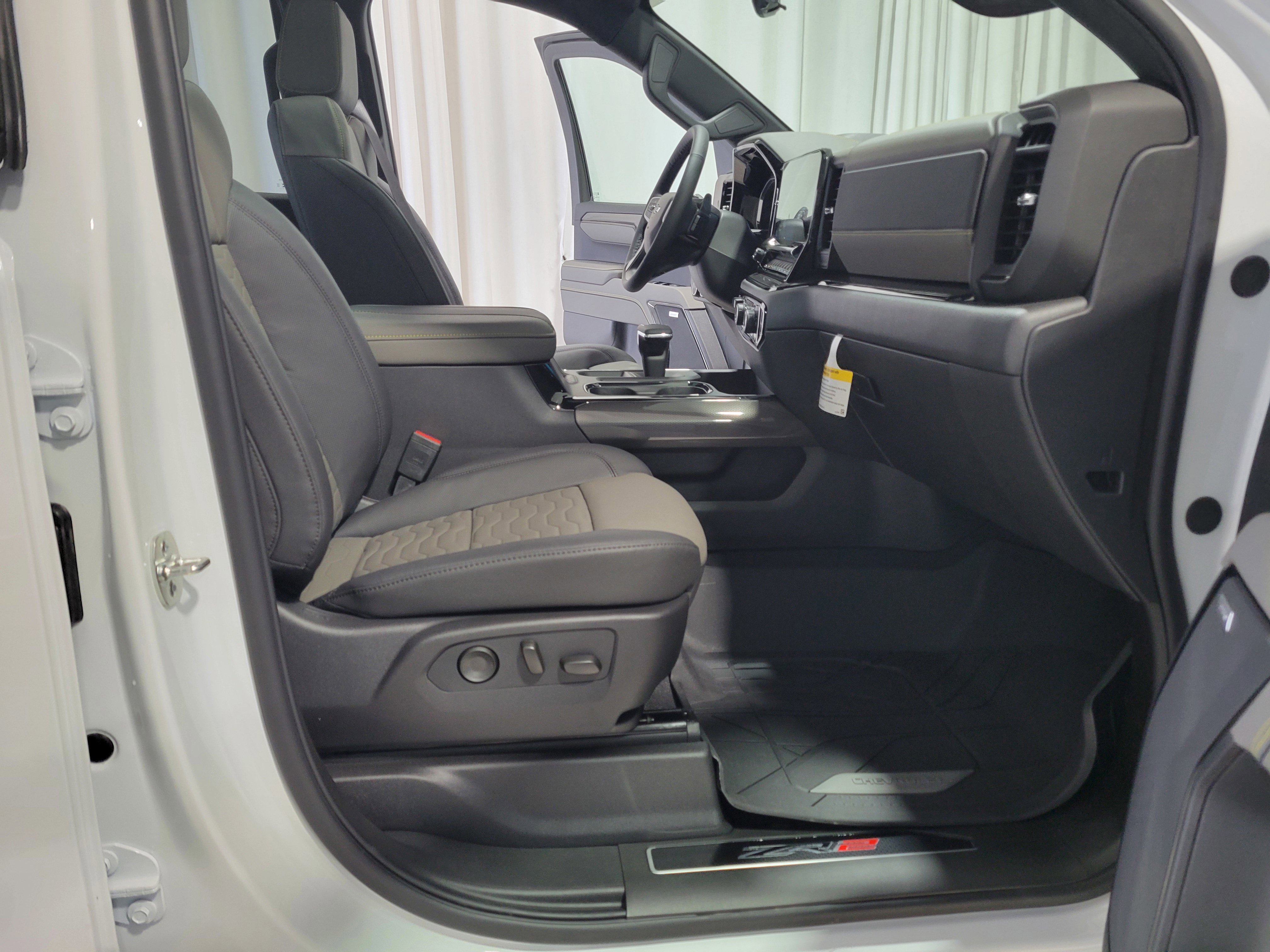 New 2026 Chevrolet Silverado 1500 ZR2 image 39