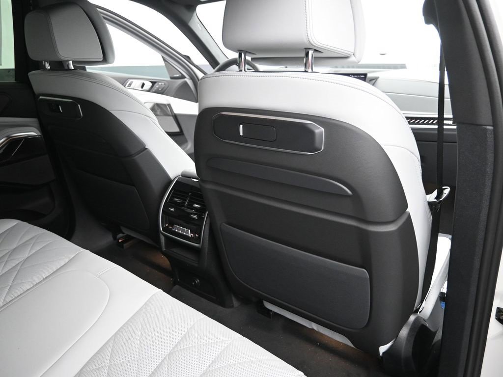 New 2026 BMW X6 M60i image 24