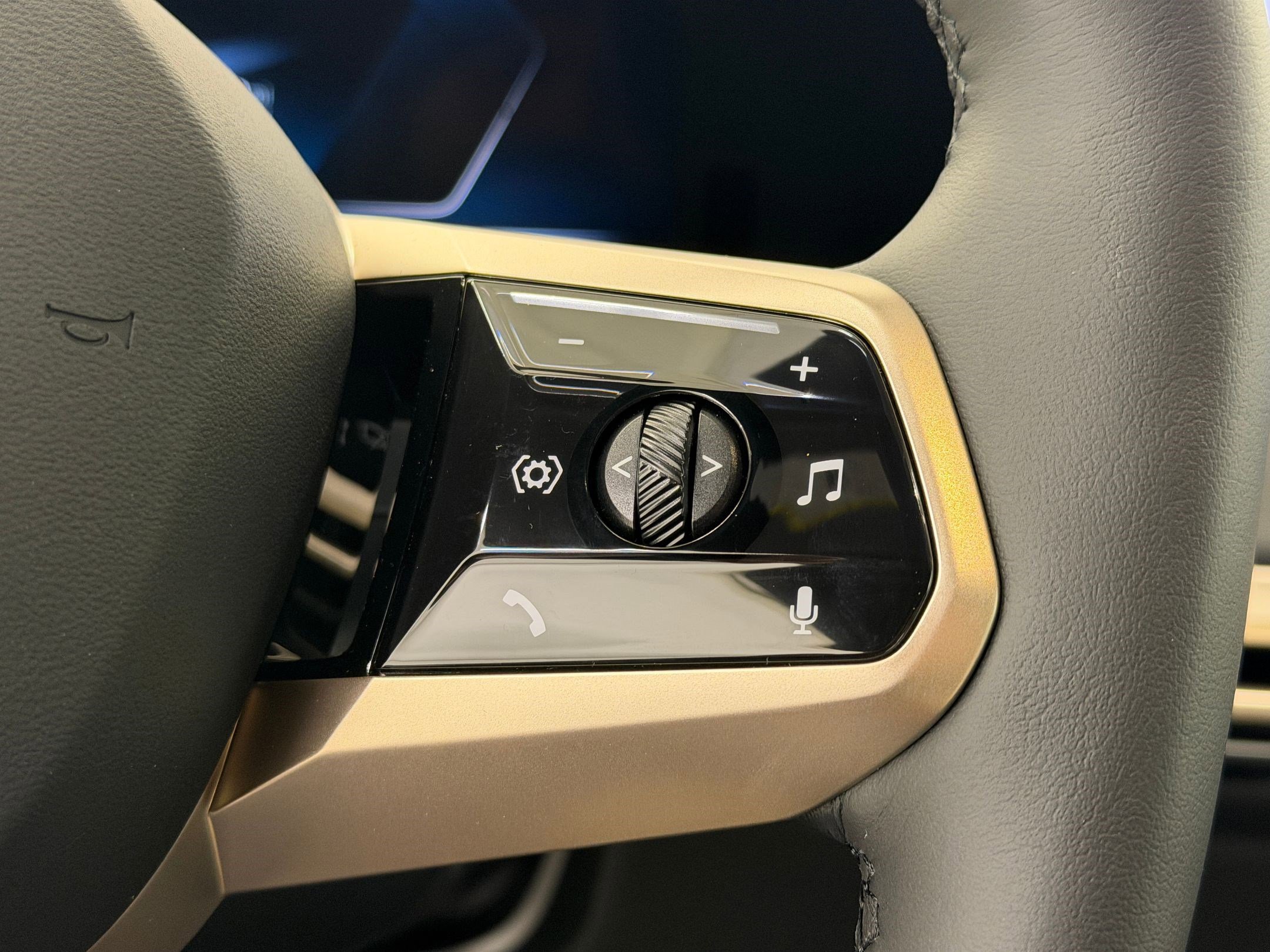 New 2026 BMW iX xDrive45 image 23