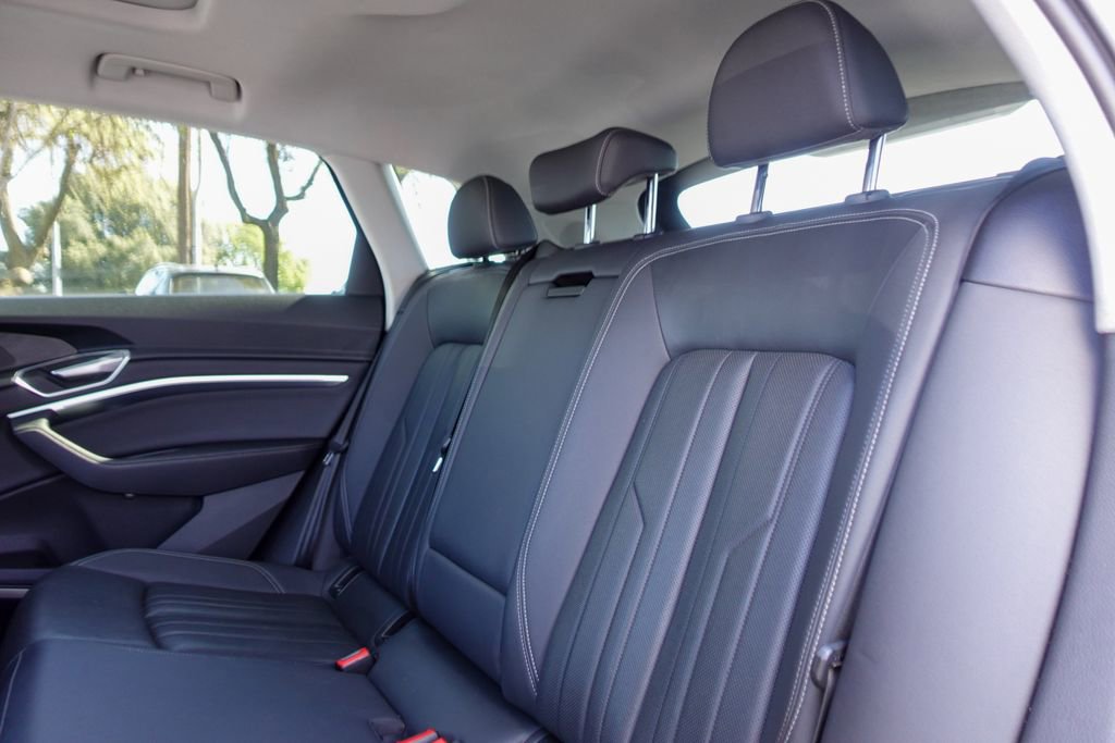 Used 2022 Audi e-tron Premium Plus w/ Premium Plus Package image 22