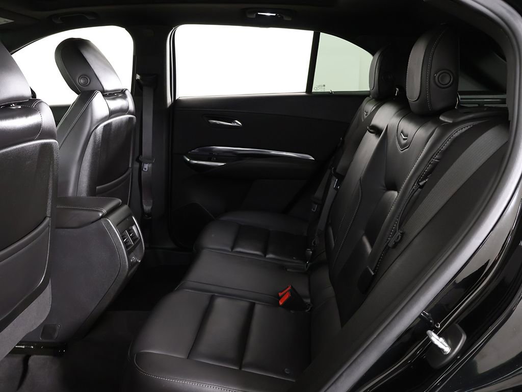 Used 2021 Cadillac XT4 Luxury w/ Cold Weather Package AWD/4WD image 37
