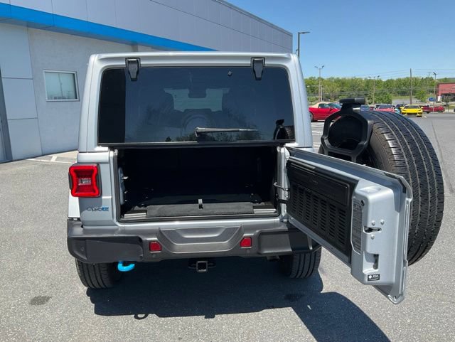 Used 2024 Jeep Wrangler Unlimited Sahara w/ Technology Group AWD/4WD image 19
