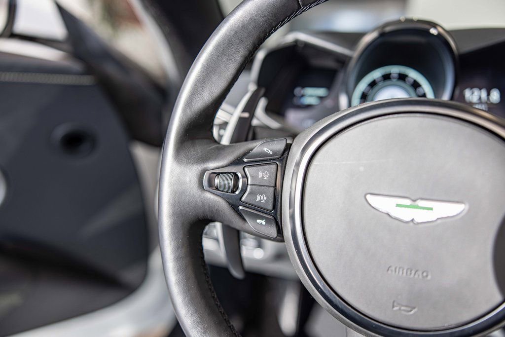 Used 2023 Aston Martin V8 Vantage Roadster image 21