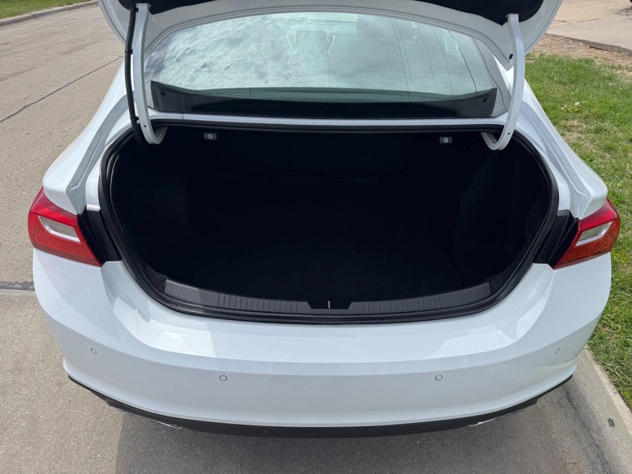 Used 2016 Chevrolet Malibu LT FWD image 10