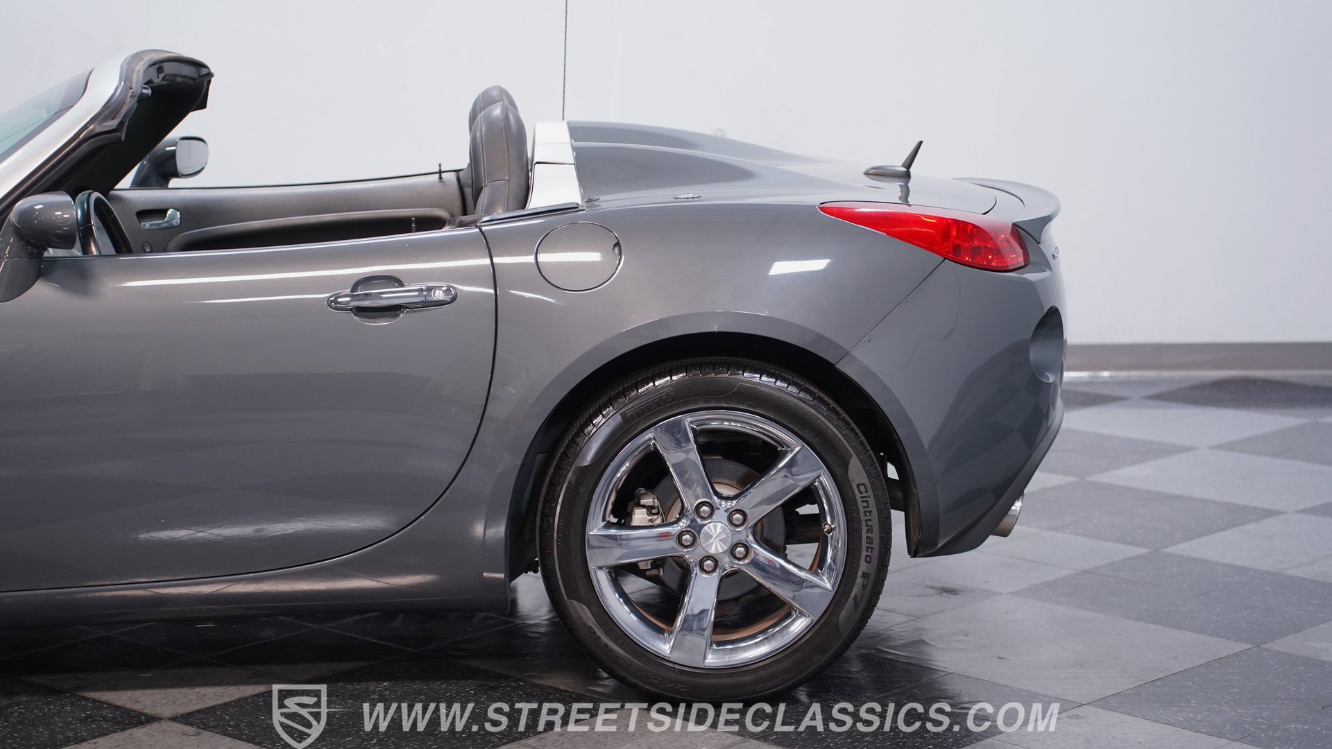 Used 2008 Pontiac Solstice GXP w/ Premium Package RWD image 21