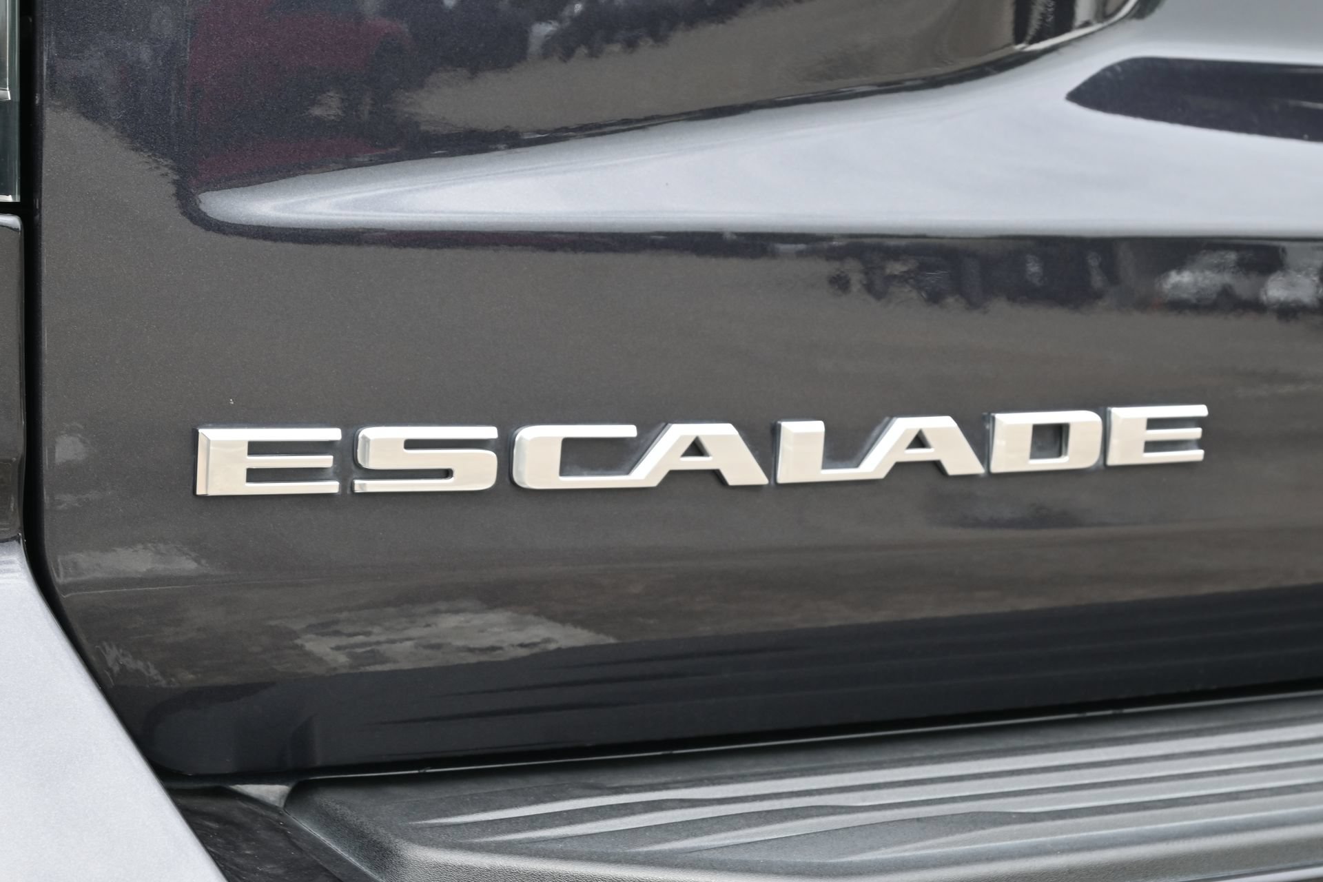 Certified 2025 Cadillac Escalade Premium Luxury AWD/4WD image 21