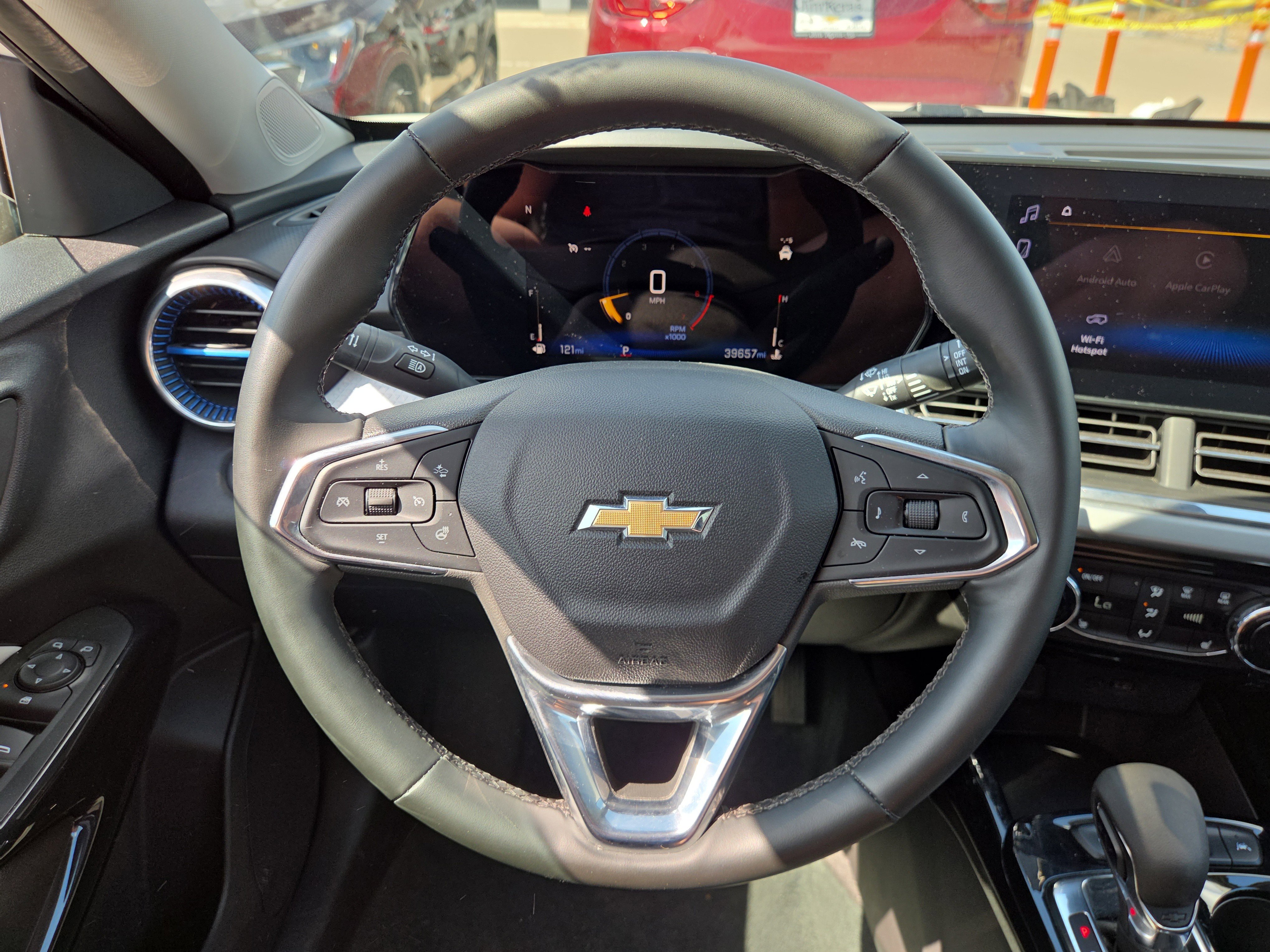 Used 2025 Chevrolet Trax LT w/ LT Convenience Package FWD image 18