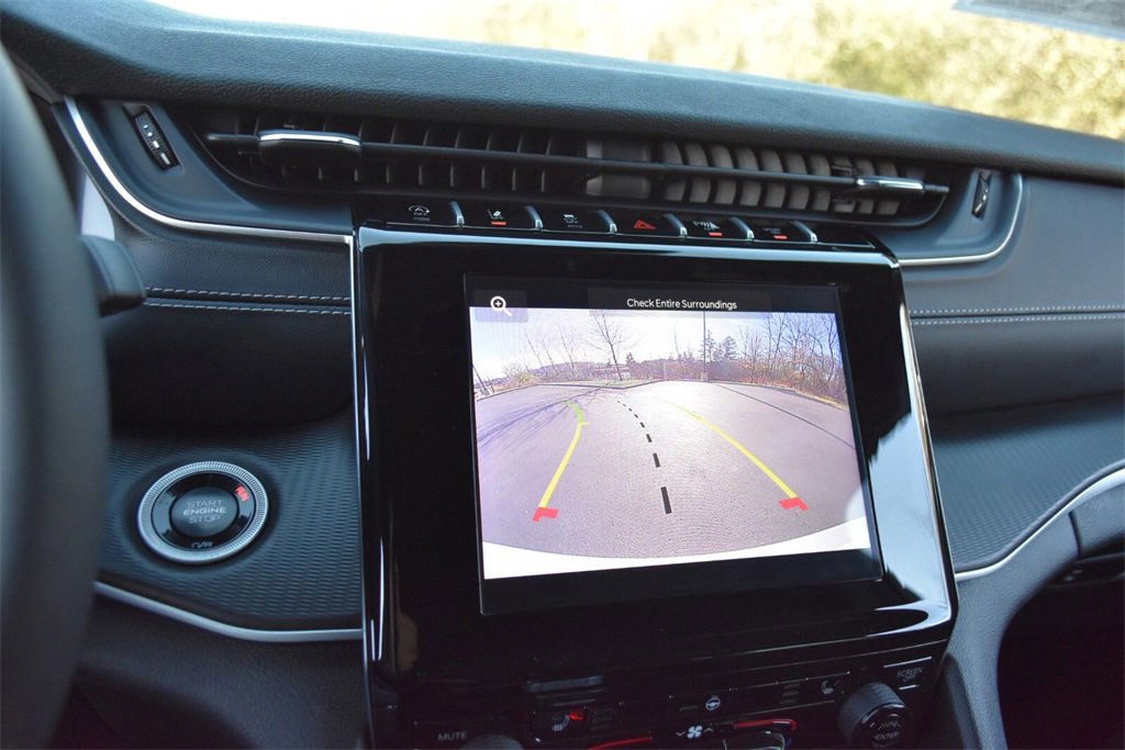 Used 2024 Jeep Grand Cherokee Altitude image 24