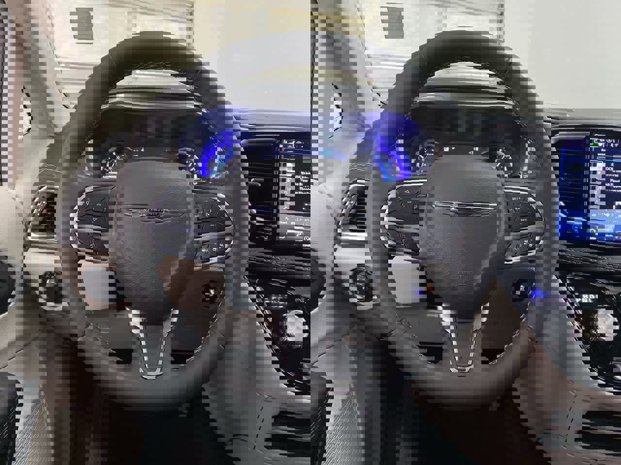 Used 2024 Chrysler Pacifica Select image 20