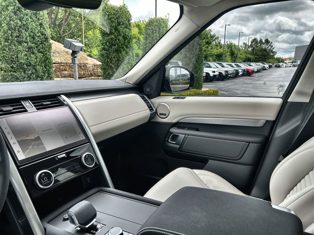 New 2026 Land Rover Discovery Dynamic SE AWD/4WD image 13