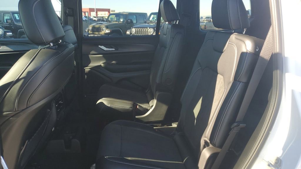 New 2025 Jeep Grand Cherokee L Altitude image 15