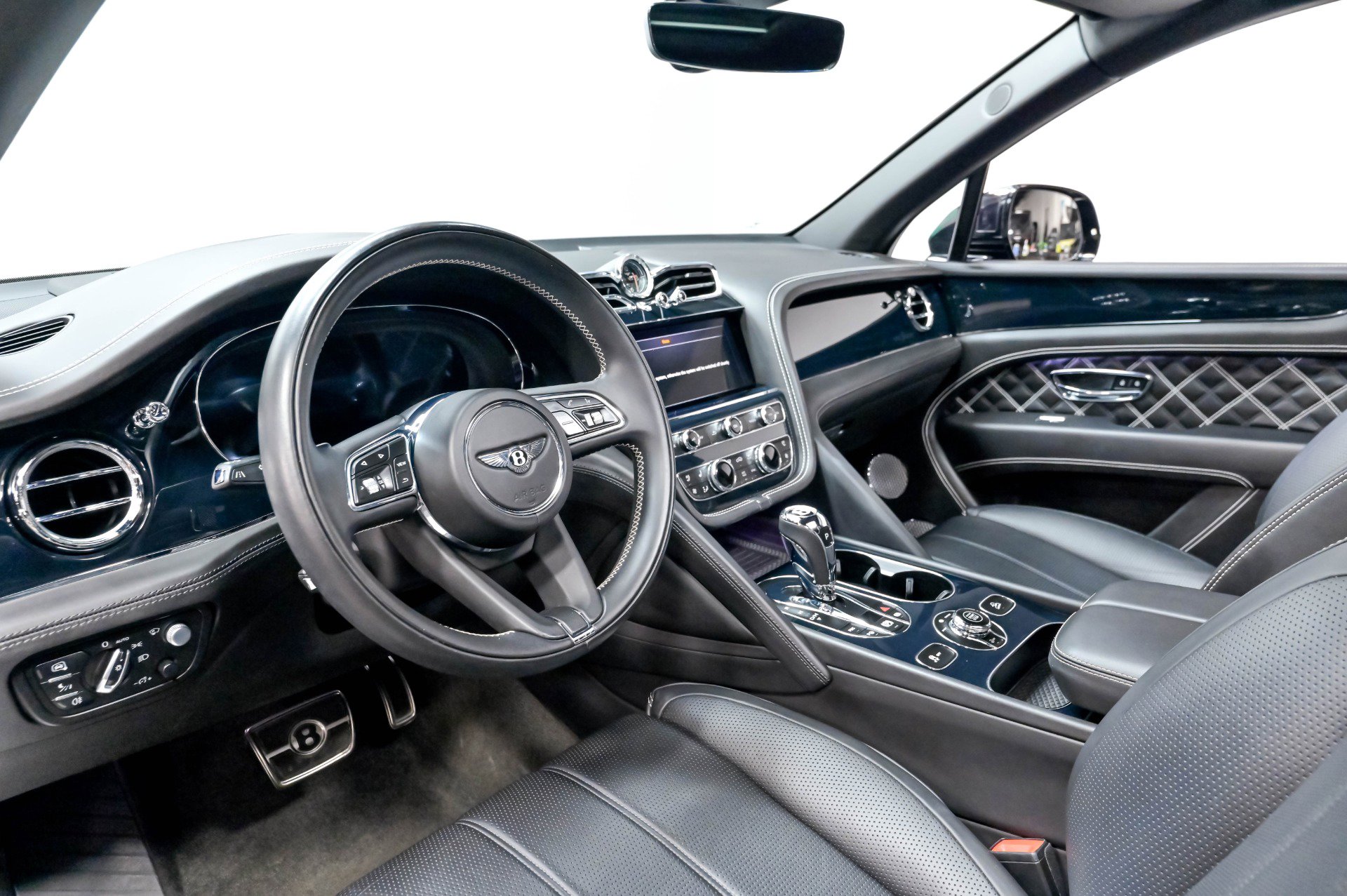 Used 2021 Bentley Bentayga w/ First Edition Specification AWD/4WD image 8