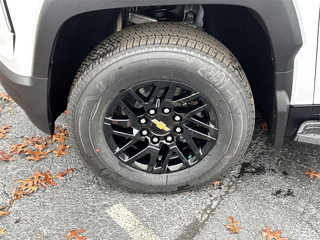 New 2025 Chevrolet Silverado EV LT image 12