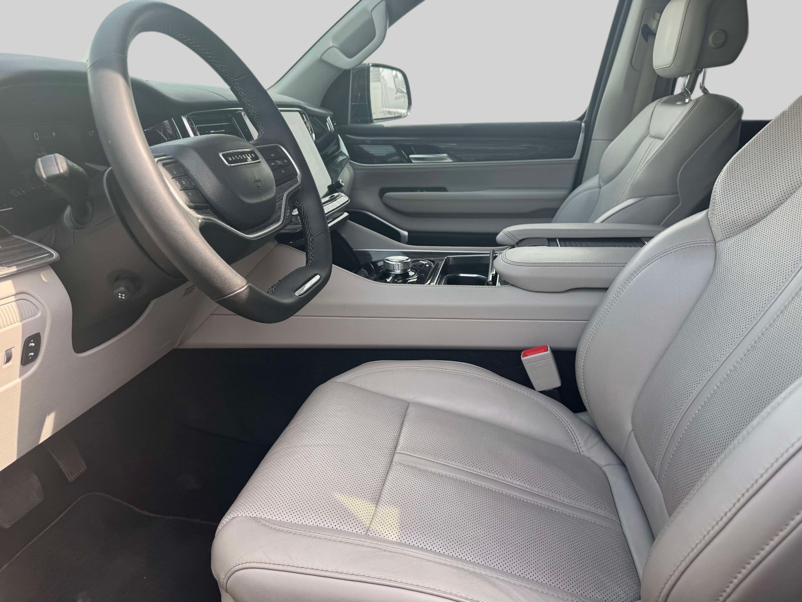 Used 2022 Jeep Wagoneer Series III w/ Flexible Seating Group AWD/4WD image 13