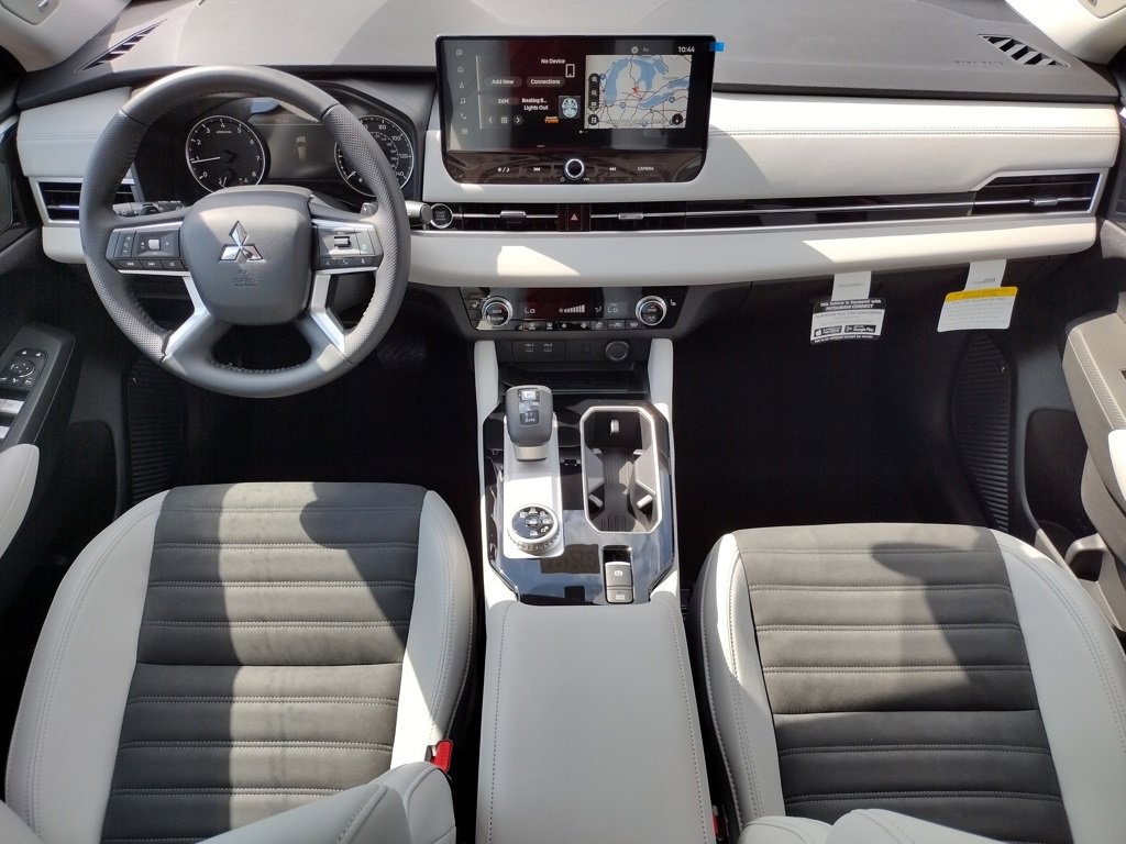 New 2025 Mitsubishi Outlander SE image 6