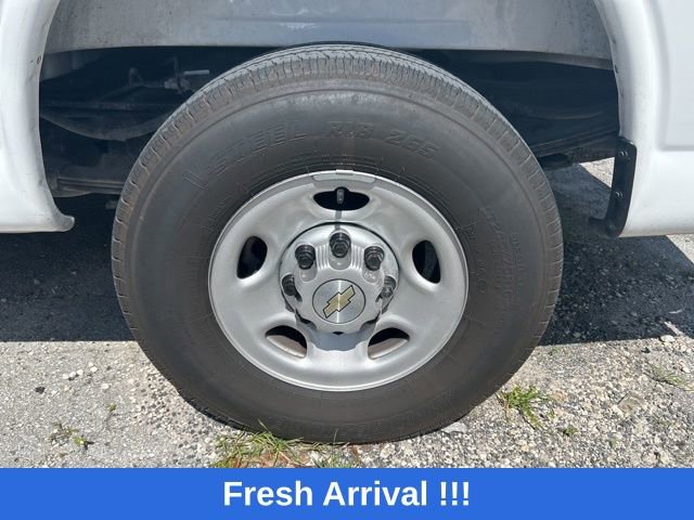 Used 2025 Chevrolet Express 2500 Extended w/ Driver Convenience Package RWD image 18