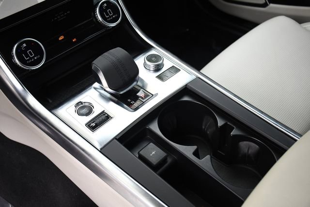 Used 2022 Jaguar XF R-Dynamic SE image 13