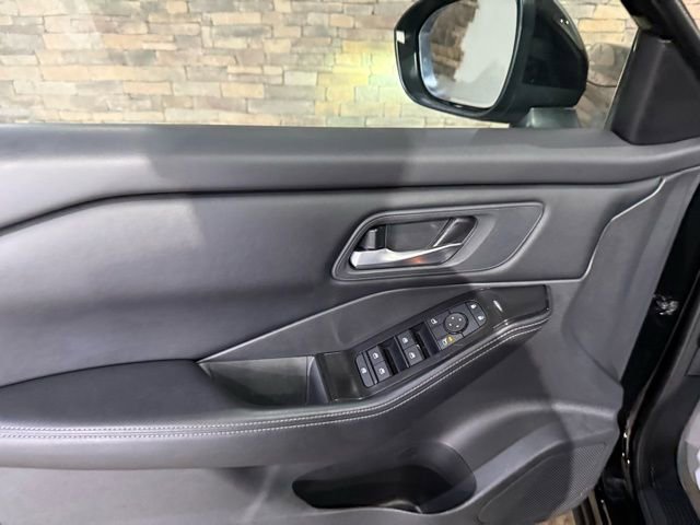 Certified 2025 Nissan Rogue SV image 11