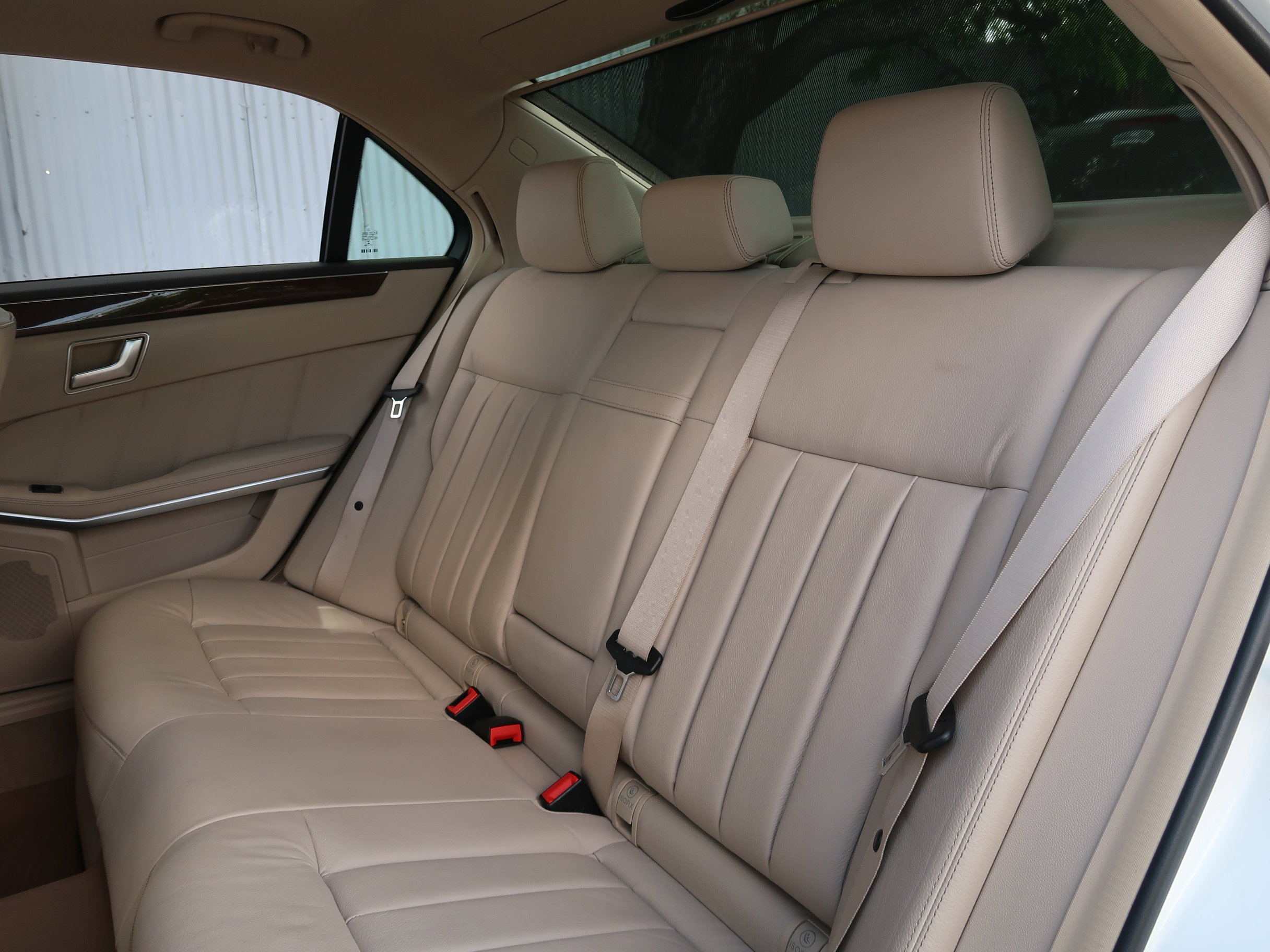 Used 2014 Mercedes-Benz E 550 4MATIC Sedan image 40