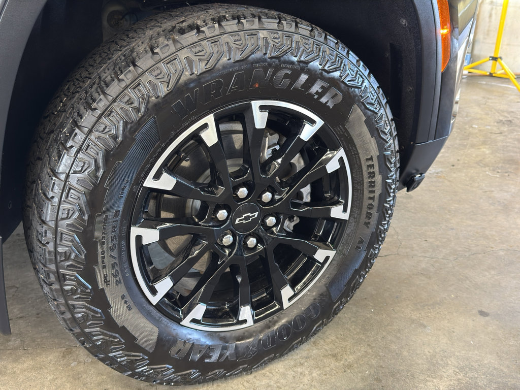 Used 2024 Chevrolet Traverse Z71 image 12