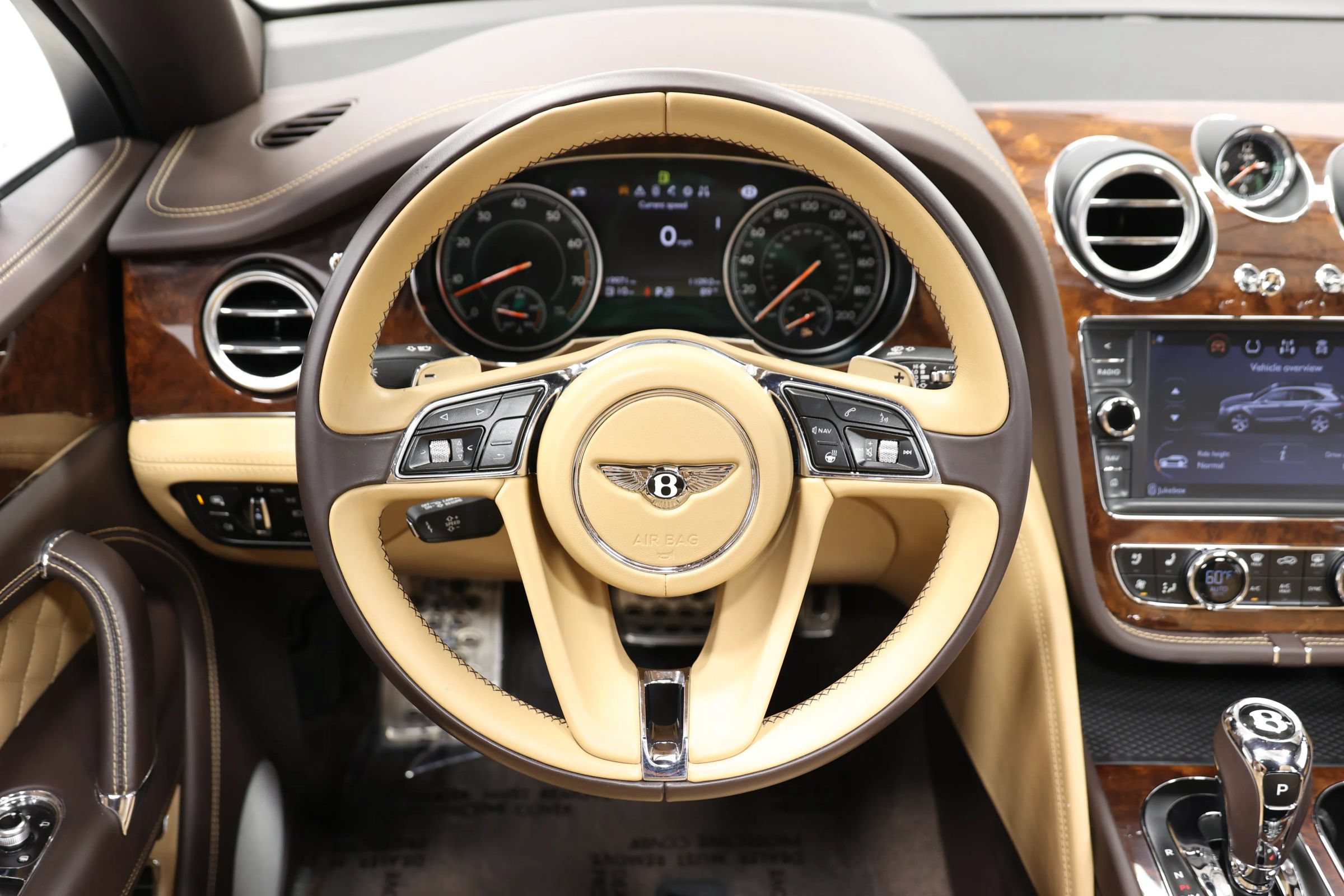 Used 2018 Bentley Bentayga AWD/4WD image 25